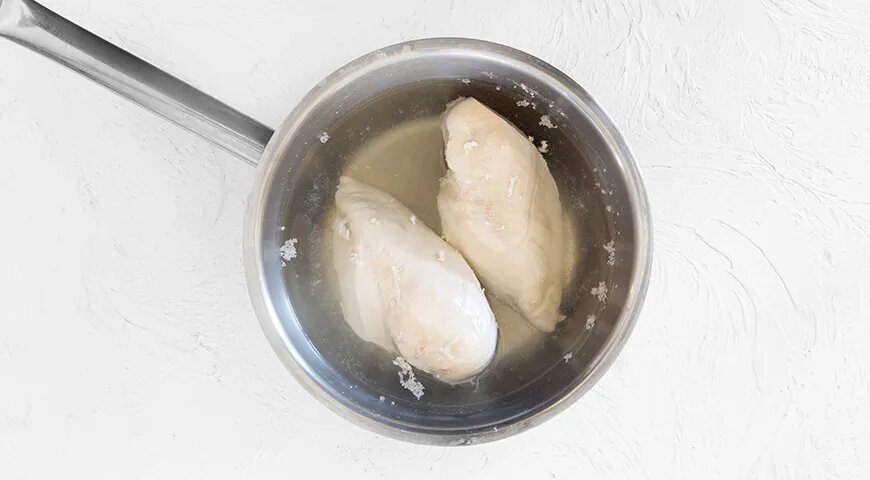   Салат с куриной грудкой, сыром и помидорами (gastronom.ru)