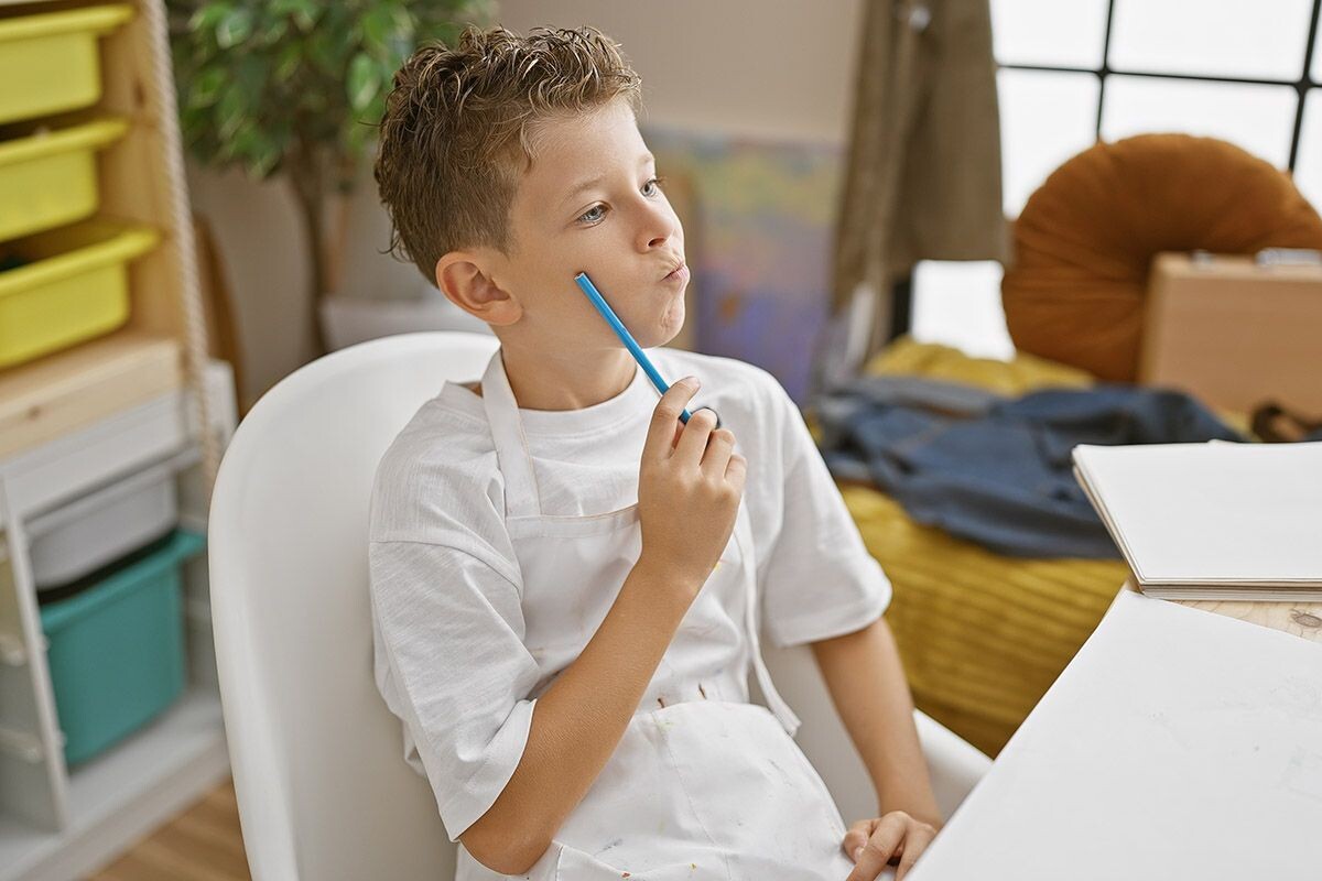 Логика развивает в ребенке самостоятельность и помогает находить решение своей проблемы без помощи взрослых. Источник: Shutterstock📷
