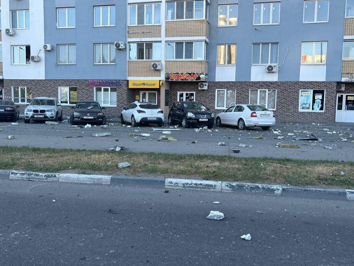    Последствия атаки БПЛА на многоэтажный дом по улице Пушкина в Энгельсе Саратовской области© Фото : Роман Бусаргин/Telegram