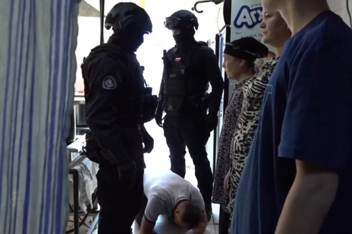    В рамках «дела таксистов» угрозыск нагрянул в 2 мигрантских кафе Петербурга