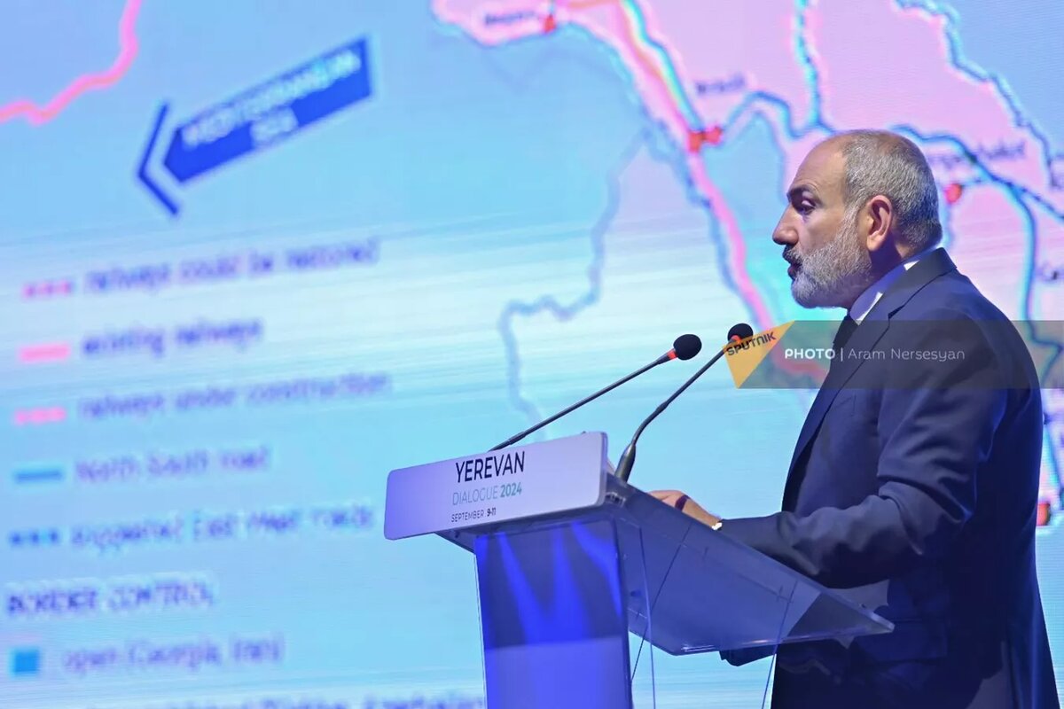 Премьер-министр Никол Пашинян выступает на открытии конференции Ереванский диалог (10 сентября 2024). Еревaн - Sputnik Армения, 1920, 10.09.2024 © Sputnik / Aram Nersesyan