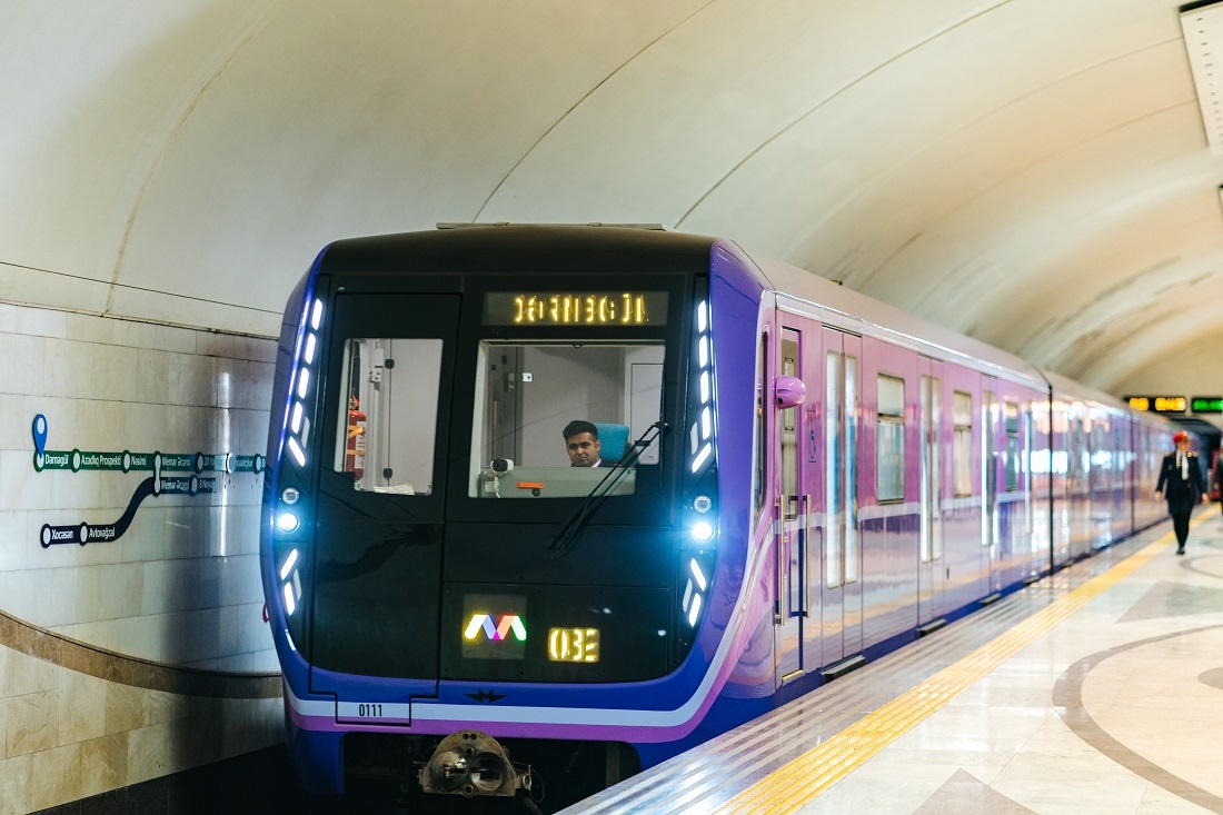 Поезд метро для Баку