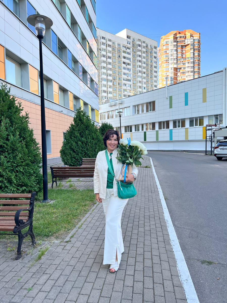 На фото автор  за пару минут до встречи с конвертом 