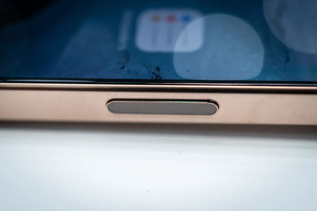 iPhone 16 Pro Max-dagi yangi Kamera boshqaruv tugmasi.