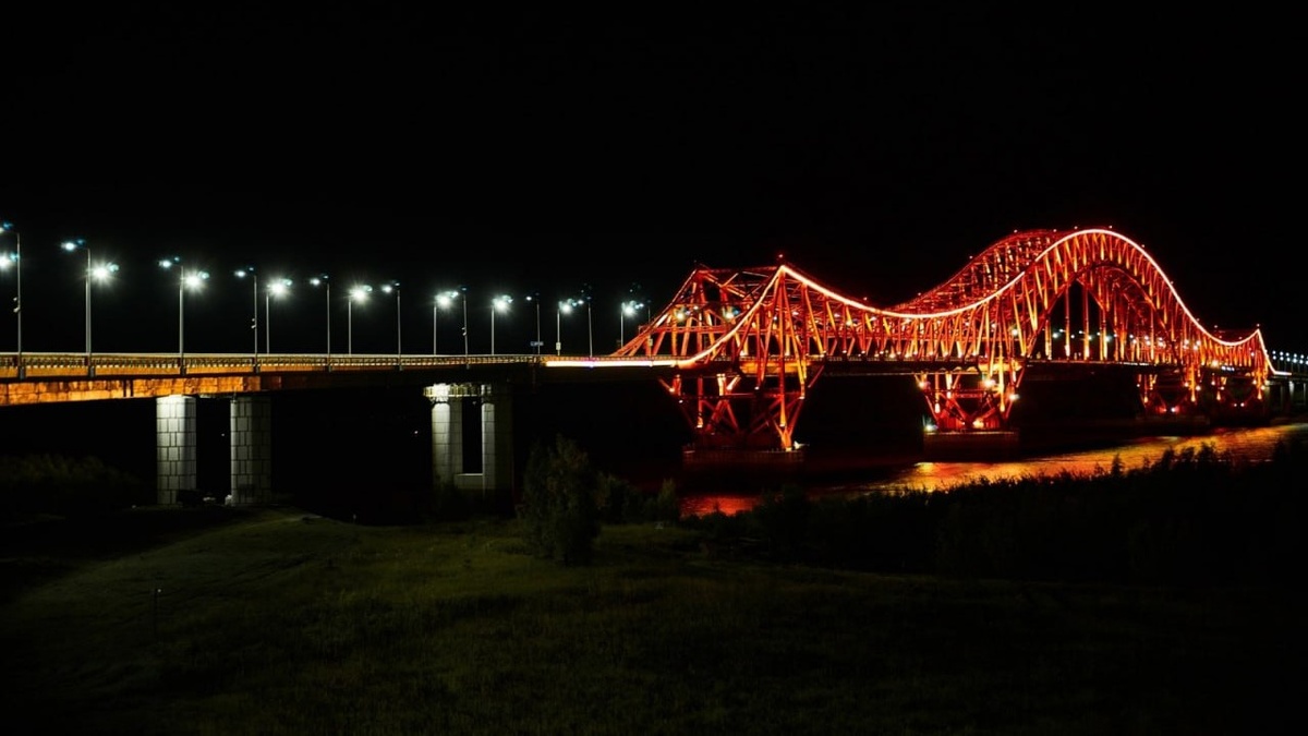    На мосту «Красный дракон» в Ханты-Мансийске установлена новая подсветка