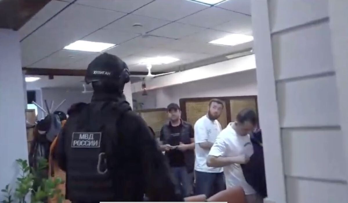     Скриншот с видео. Источник: spb.mk.ru Автор фото: ГУ МВД России по Санкт-Петербургу и Ленобласти