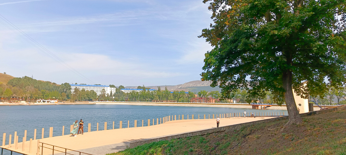 Вход со стороны Набережной 