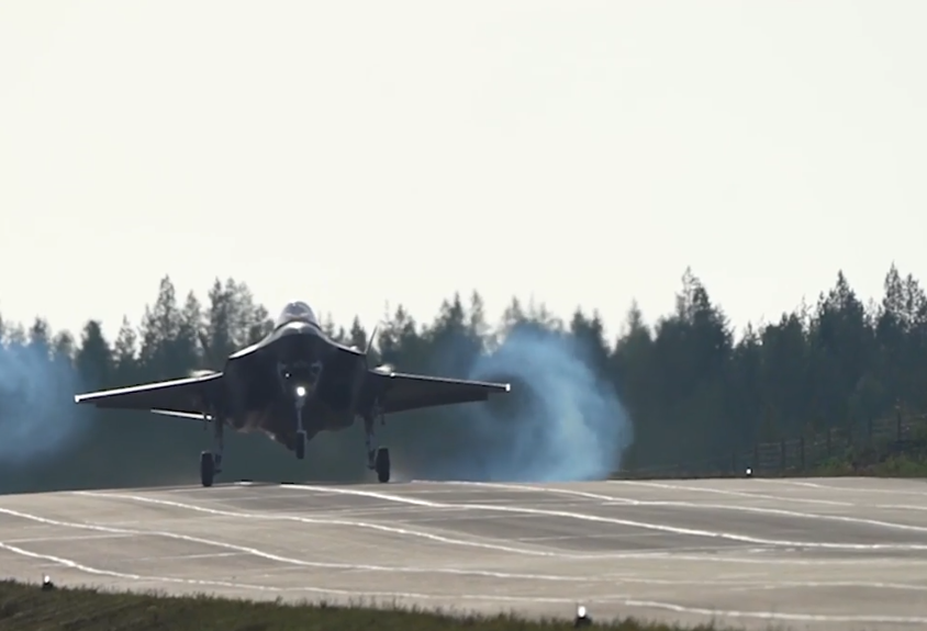 Финляндия, более 70 лет обходившаяся без иностранного военного присутствия, за два года из одной из самых безопасных стран превратилась в активного  участника новой Холодной войны с Россией. Фото ВВС США