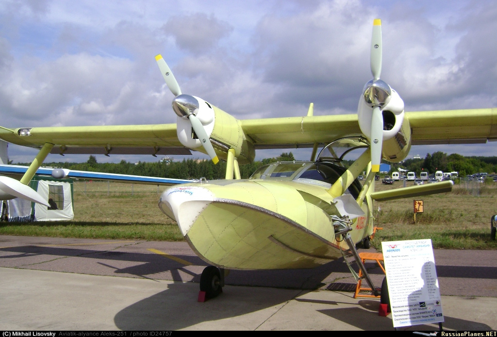 Именно амфибия влюбила меня в авиацию еще в детстве: спасибо мультфильму 90-х годов. Листайте вправо и поймете о чем речь. Если у вас был телевизор в 90-е, то вы не могли не видеть этот мультфильм... хотя бы случайно! (фото Михаила Лисовского) 