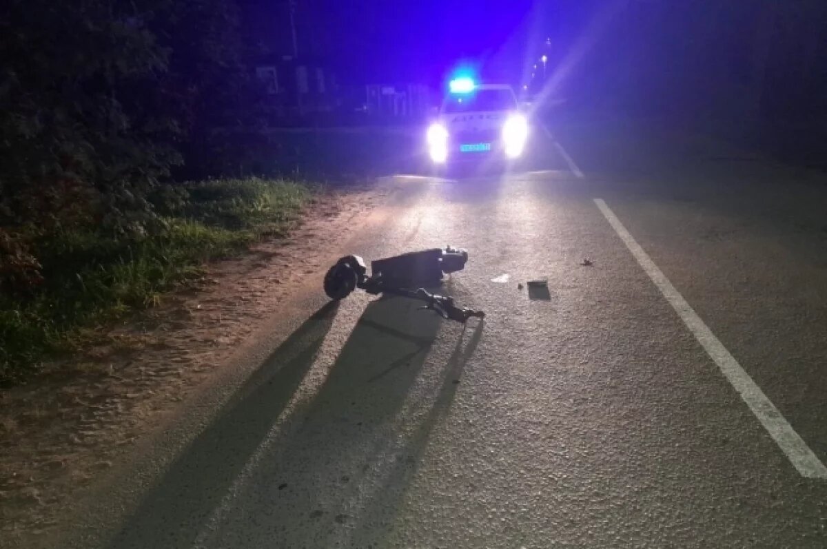    В Удмуртии водитель электросамоката опрокинулся на большой скорости