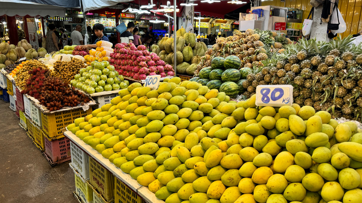 Манго на рынке - 80 бат