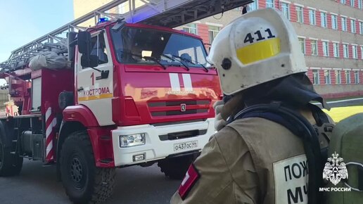 🚒В Костроме огнеборцы МЧС России отработали навыки тушения пожара на территории Академии РХБ защиты