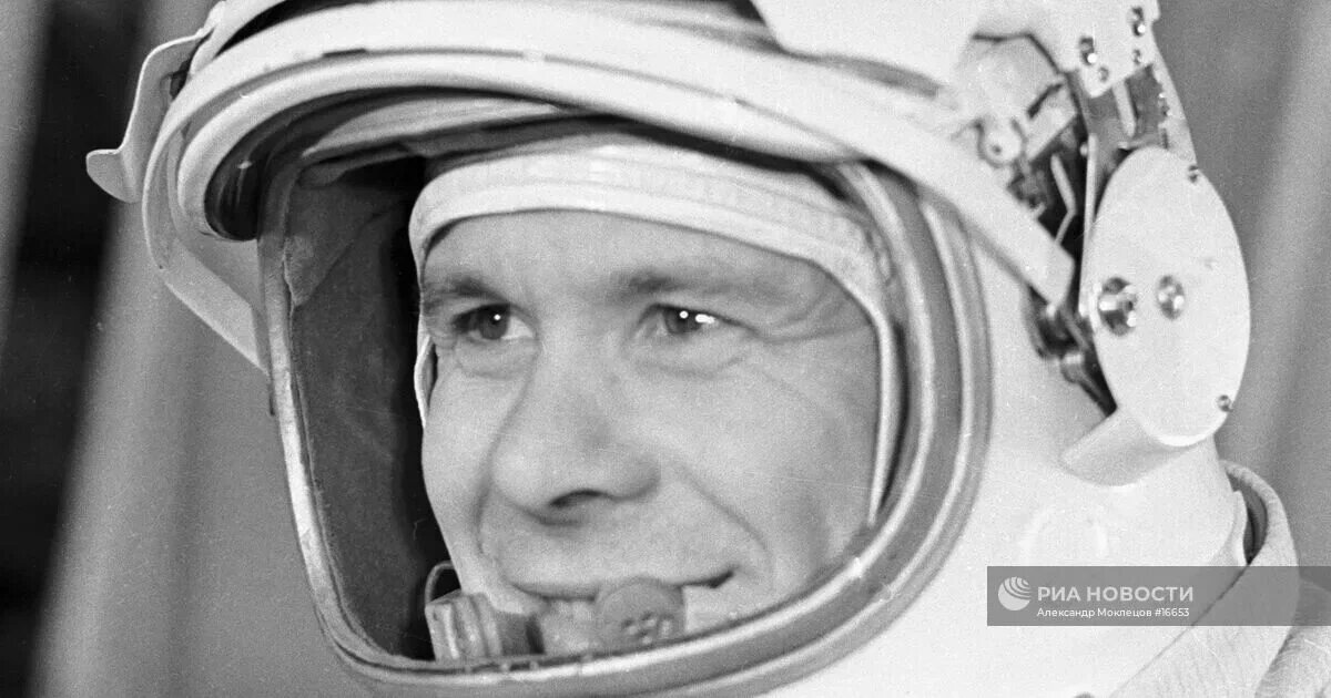 Украинский космонавт мем. Космонавтика украины. Первый космонавт по версии украины. Гагарин украинский космонавт. Космонавт люльченко первый.
