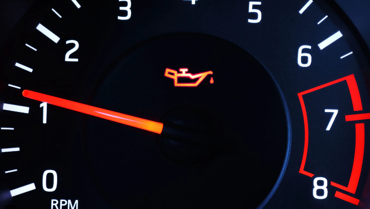 Что делать, если загорелась лампа давления масла