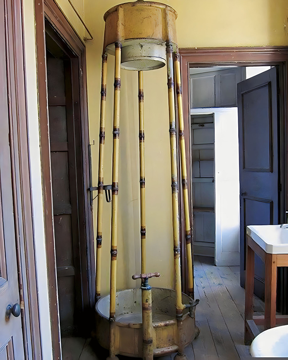 Прототип современного душа 1810 года 