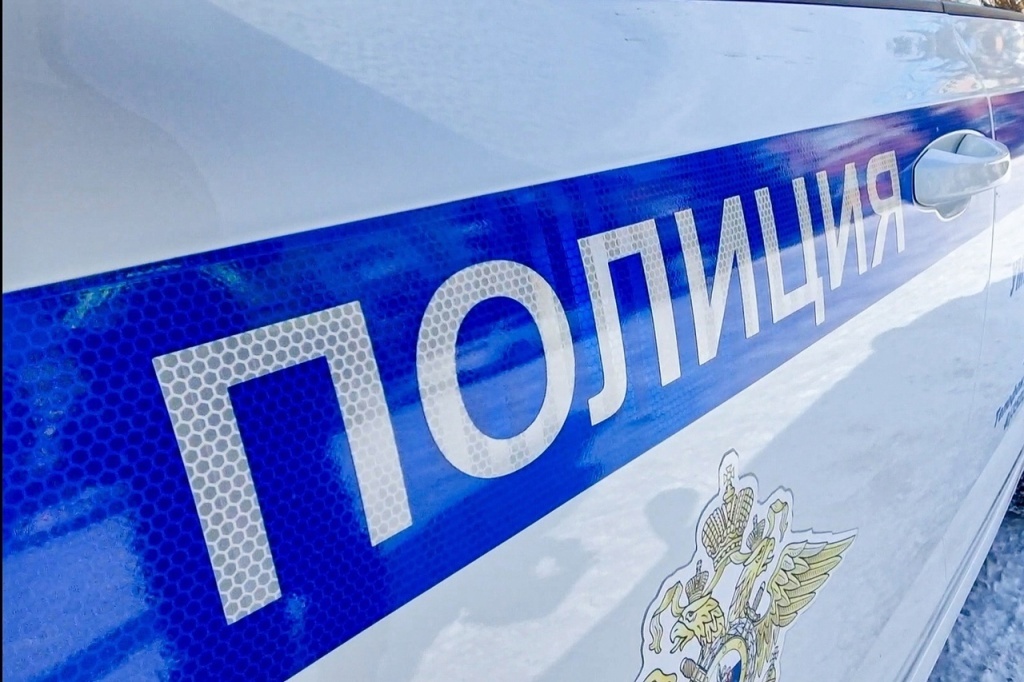В Твери подвыпивший вандал разбил стекло в автобусе