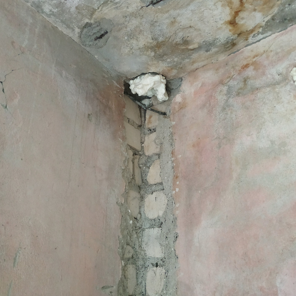 Хорошо видно как сильно текла крыша