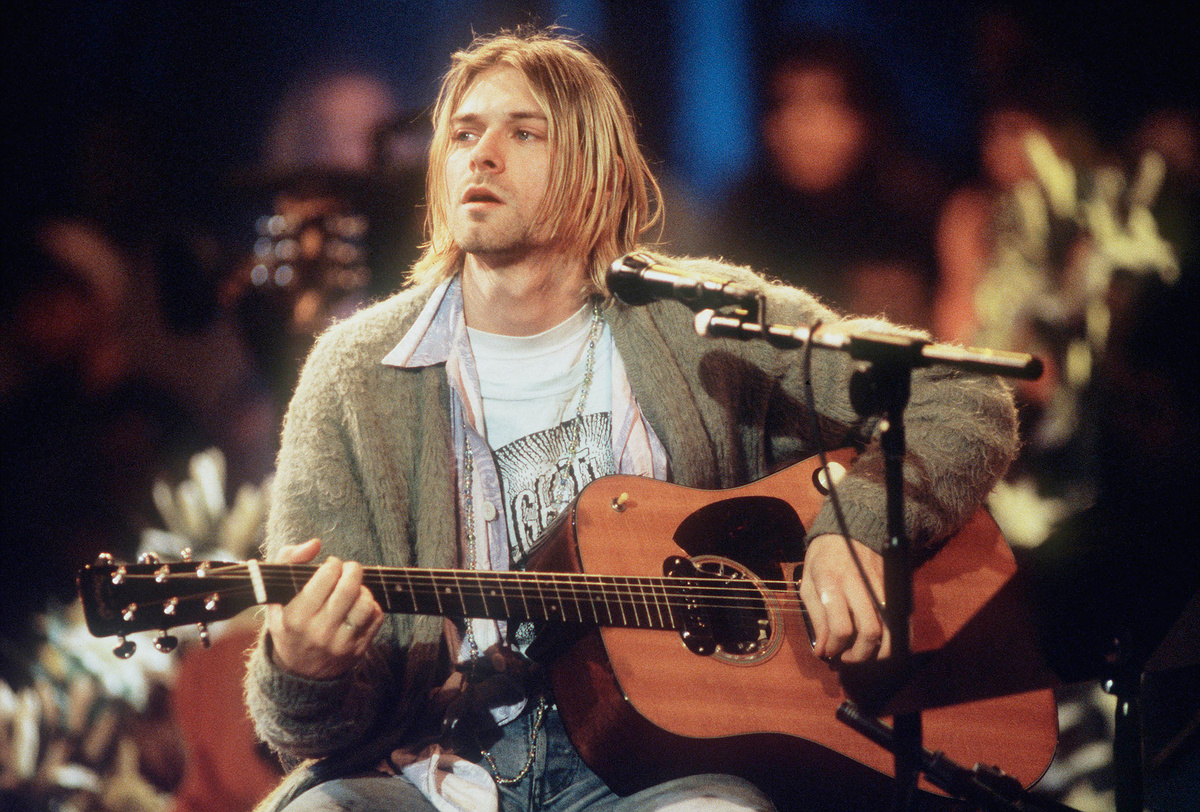    Курт Кобейн во время выступления с концертом Unplugged in New York на MTV