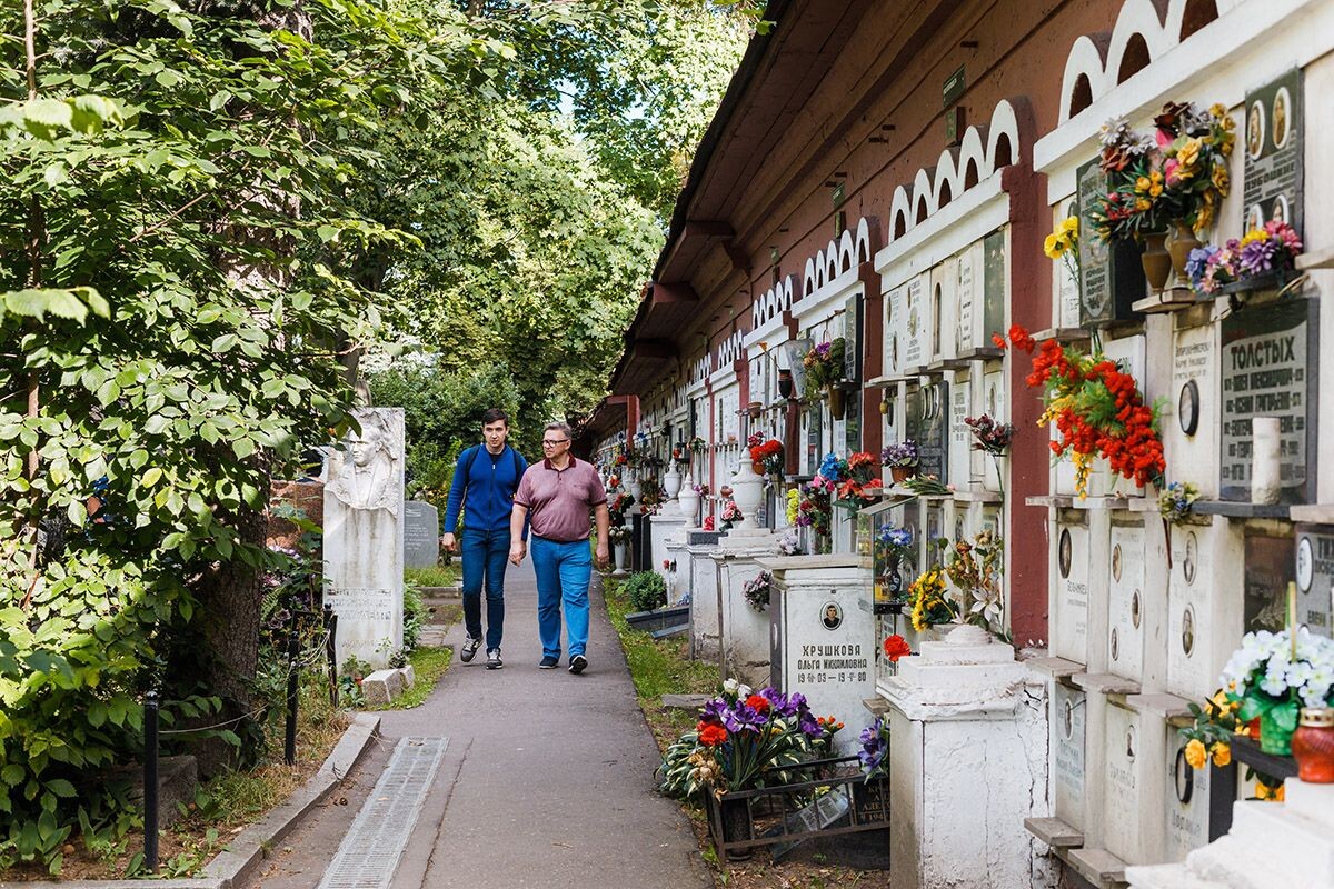 Государство либо компенсирует расходы на похороны полностью или частично, или организует их бесплатно. Источник: Eva_Puhova / Shutterstock📷
