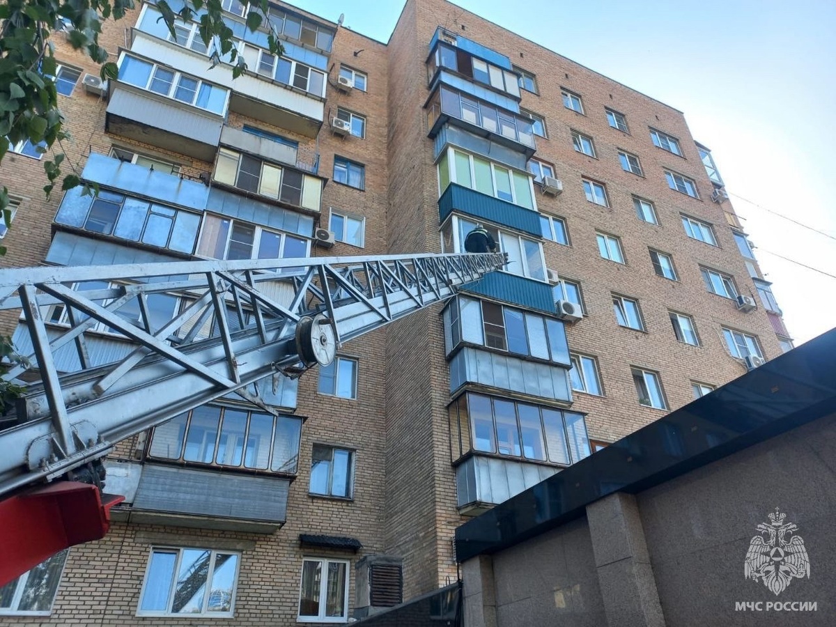    Курские огнеборцы спасли пожилую женщину