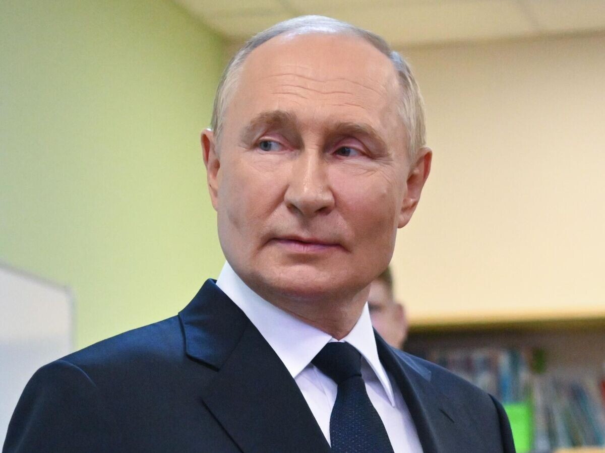    Президент РФ Владимир Путин во время посещения Кызылского президентского кадетского училища© РИА Новости / Кристина Кормилицына