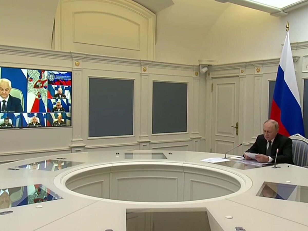    Путин приветствует участников учений "Океан-2024"© РИА Новости