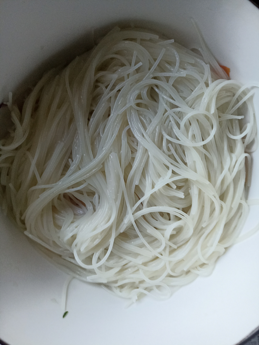 Отварить,  промыть водой кипячёной холодной или обжарить на масле