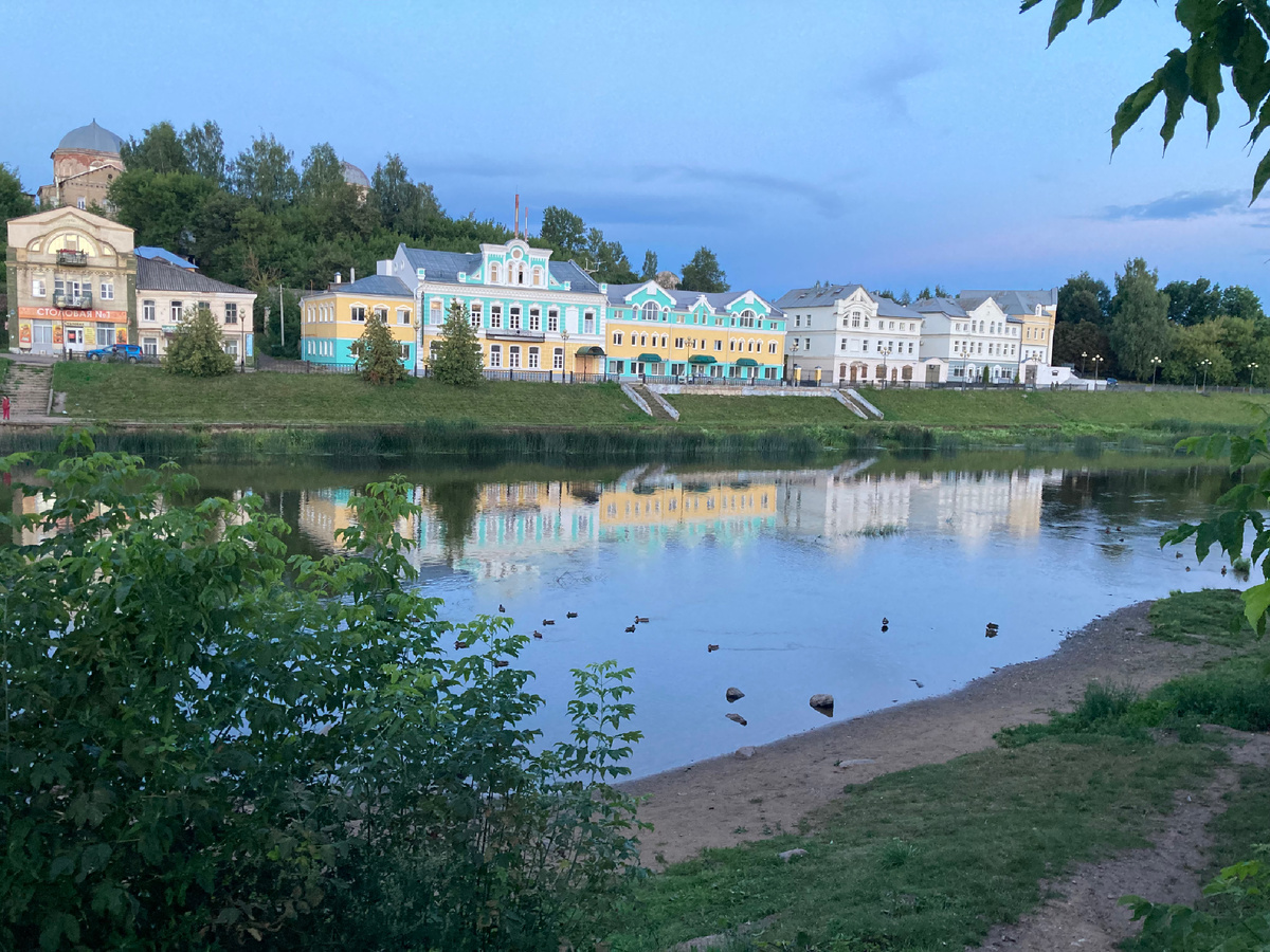 Видно, что дома отреставрированы