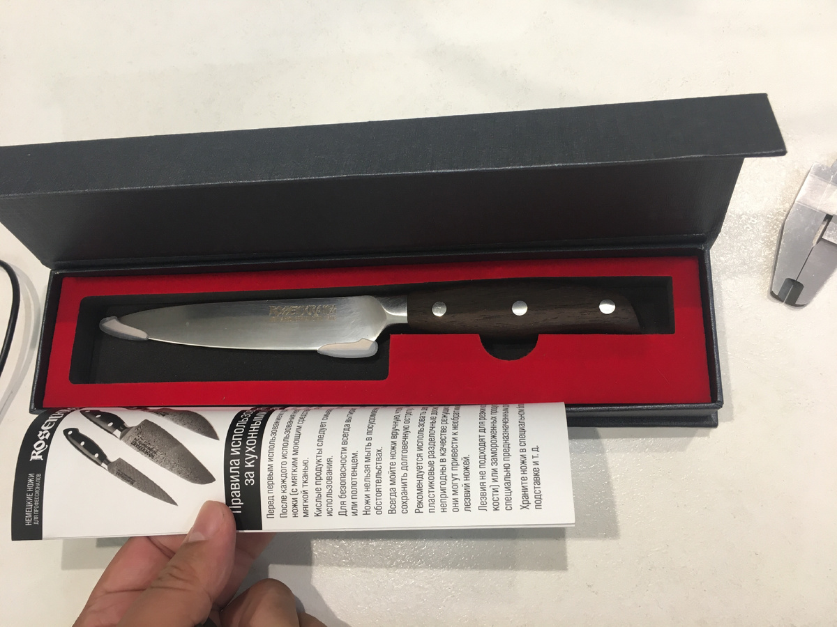 Аккуратно уложен😉