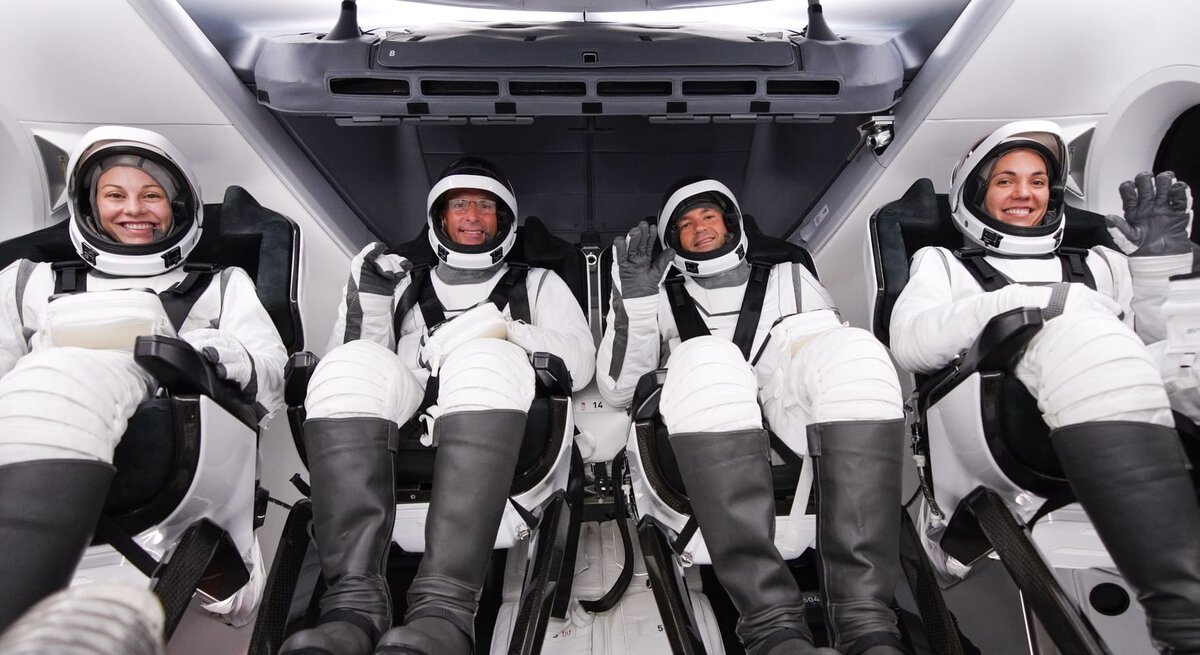   Авантюрная миссия «Полярный рассвет» гражданского экипажа на корабле «Crew Dragon»