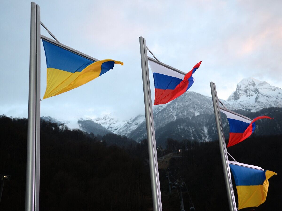    " Национальные флаги Украины и России© РИА Новости . Константин Чалабов