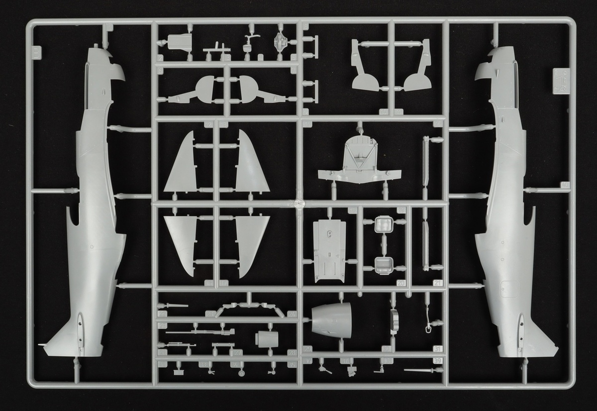 Литниковая решётка с деталями для постройки стендовой модели советского истребителя ЛАГГ-3 в масштабе 1/48. Производитель "Звезда". 