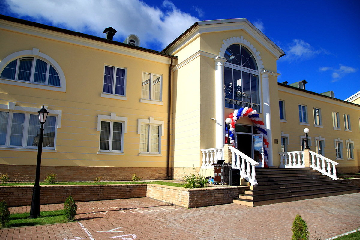 Фото с сайта и из соцсетей Ломоносовской школы