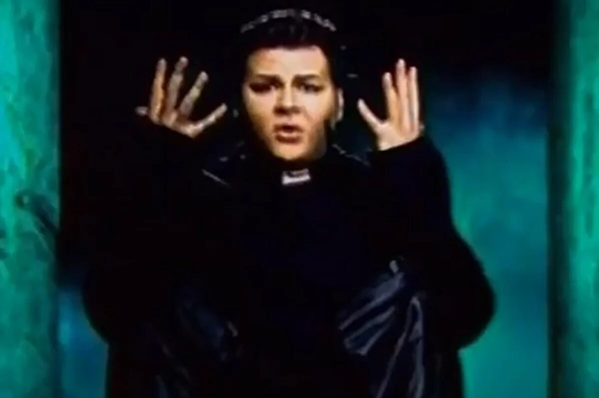    Александр Голубев в роли священника Фролло в мюзикле «Нотр-Дам де Пари».