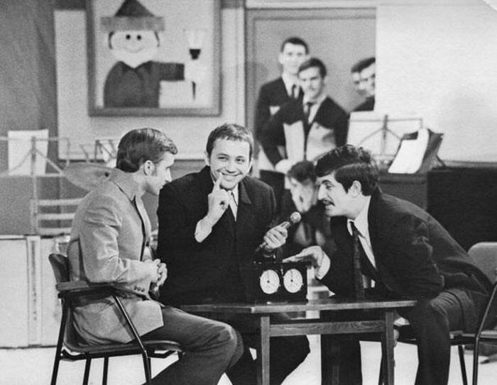 Александр Масляков ведёт конкурс капитанов КВН. Фото взято с ресурса Яндекс.Картинки 