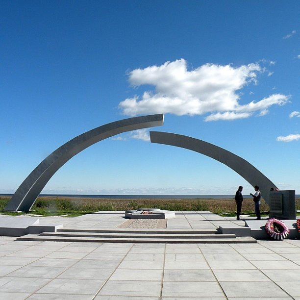 Мемориал «Разорванное кольцо». Фото: Vitold Muratov, https://vk.cc/cACiQe 