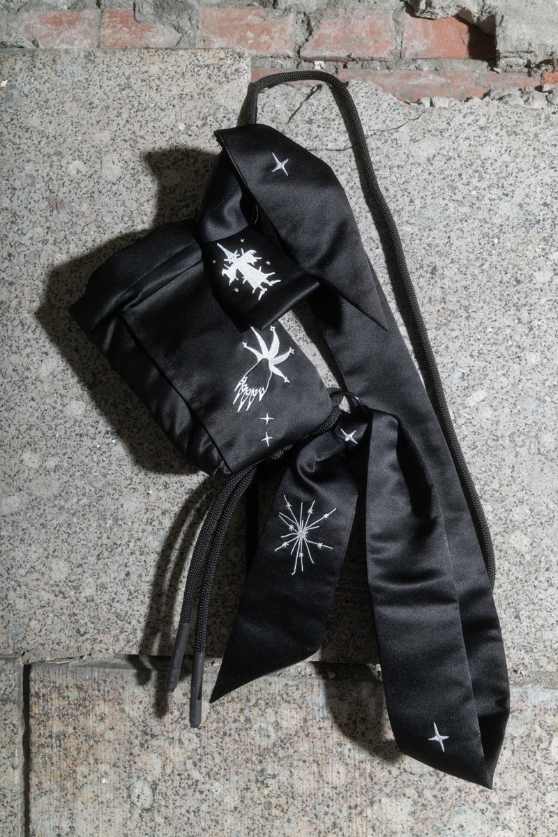    Flor et Lavr Gallery представила сумку-мешок с героями работ художника Артема Ляпина (фото 2)