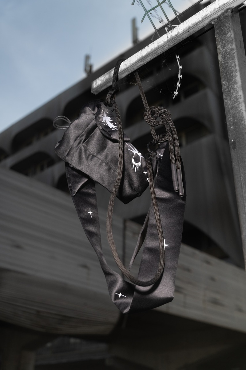    Flor et Lavr Gallery представила сумку-мешок с героями работ художника Артема Ляпина (фото 3)