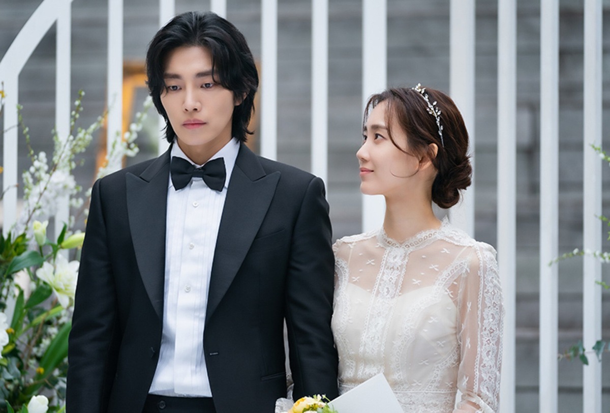 У всех вроде праздник, а я в печали.. 