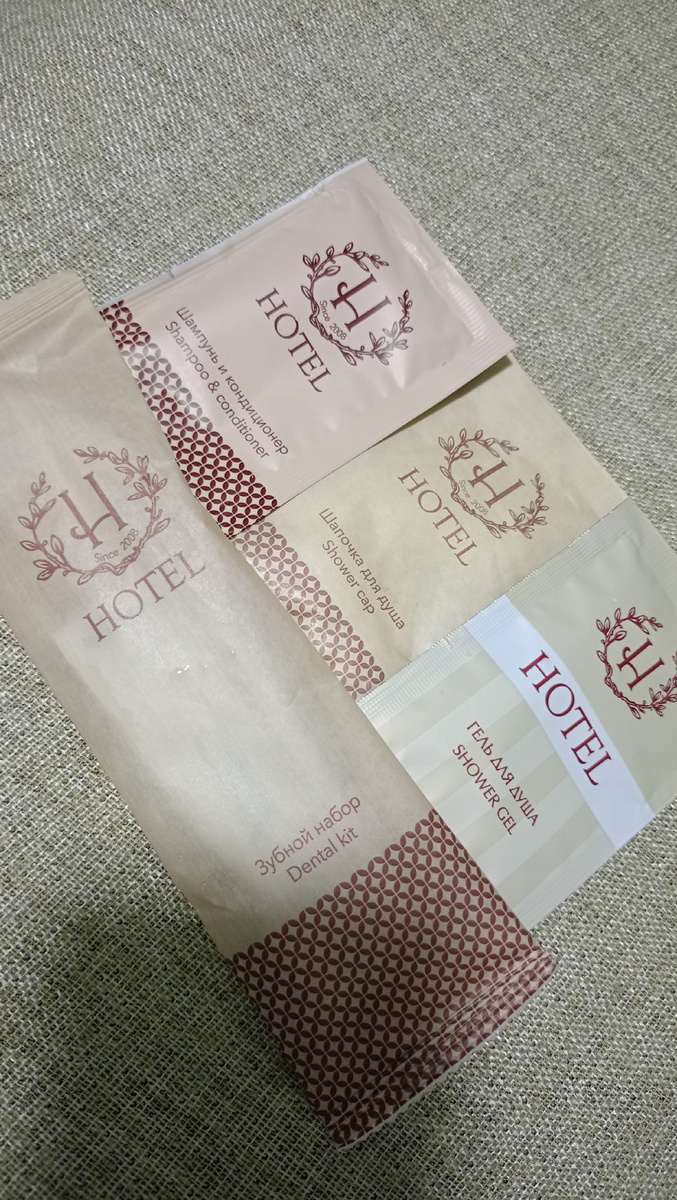 Каждому такой наборчик. Даже щëтка зубная есть