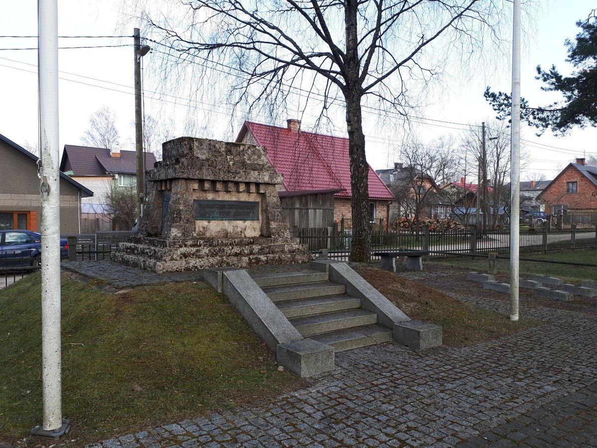 Турецкое кладбище в Цесисе. Фото: Александр Ржавин, апрель 2020 года.