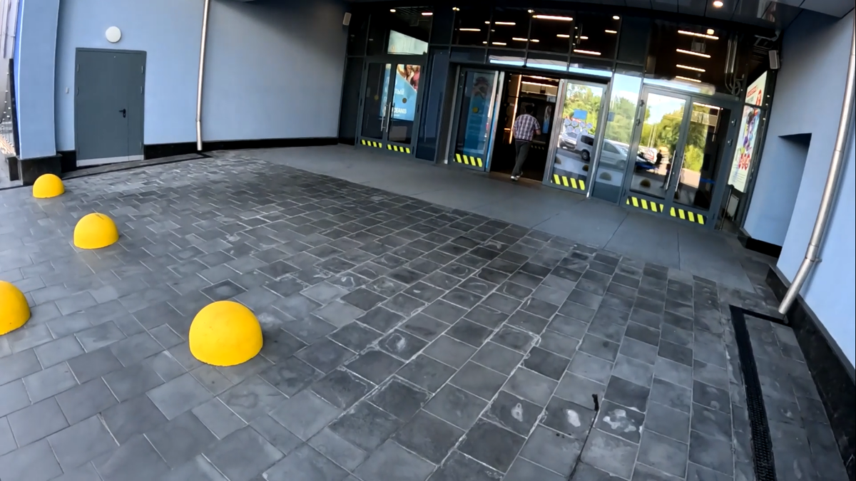 Вход в торговый центр