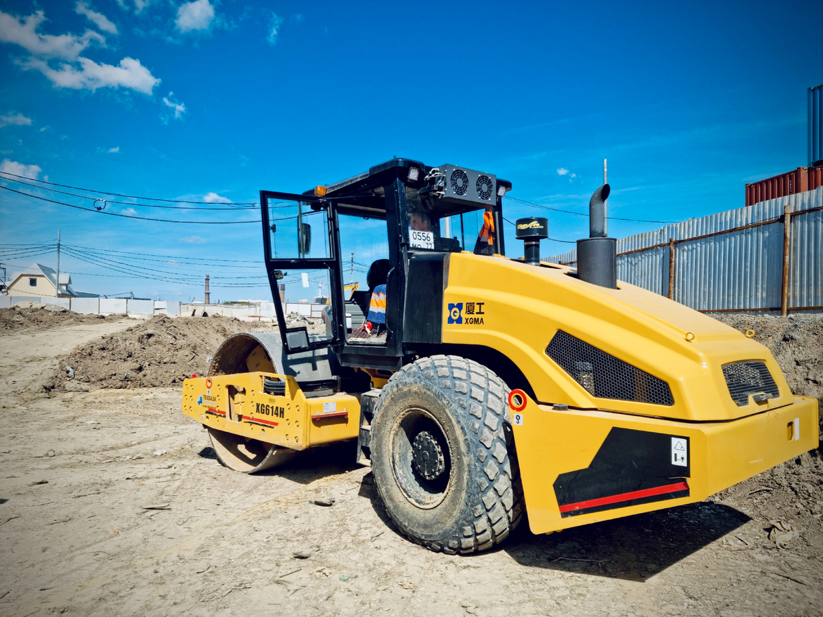 Каток XGMA на рабочем объекте