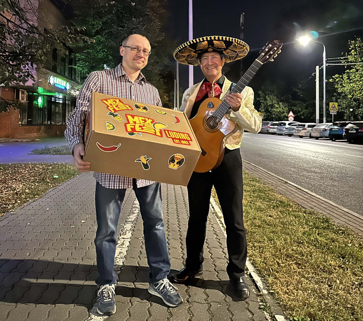 Набор амбассадора мне дарил настоящий поющий амиго