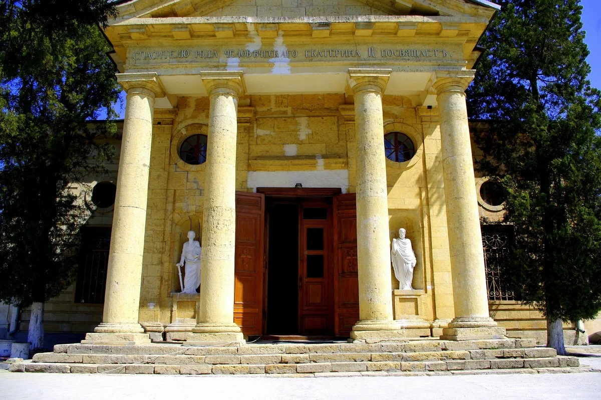 Статуи Апостолов Петра и Павла. Источник: avatars.mds.yandex.net