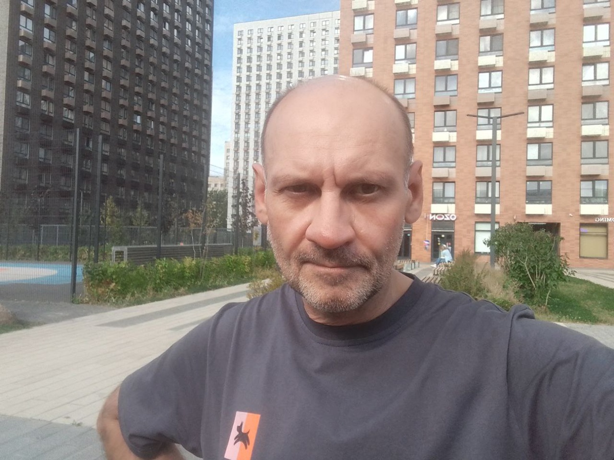 На фото конечно же не Дубнинская 53. Но корпусов тут точно не меньше)