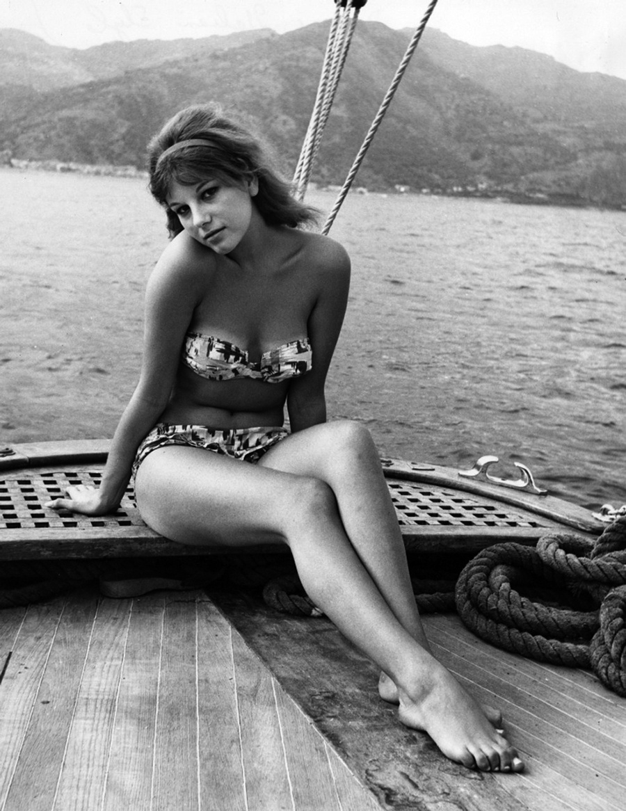 Стефания Сандрелли