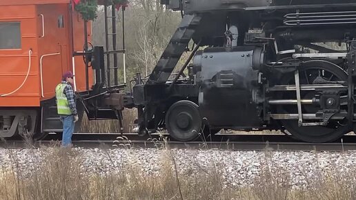 Прицепка паровоза к тормозному вагону кабузу