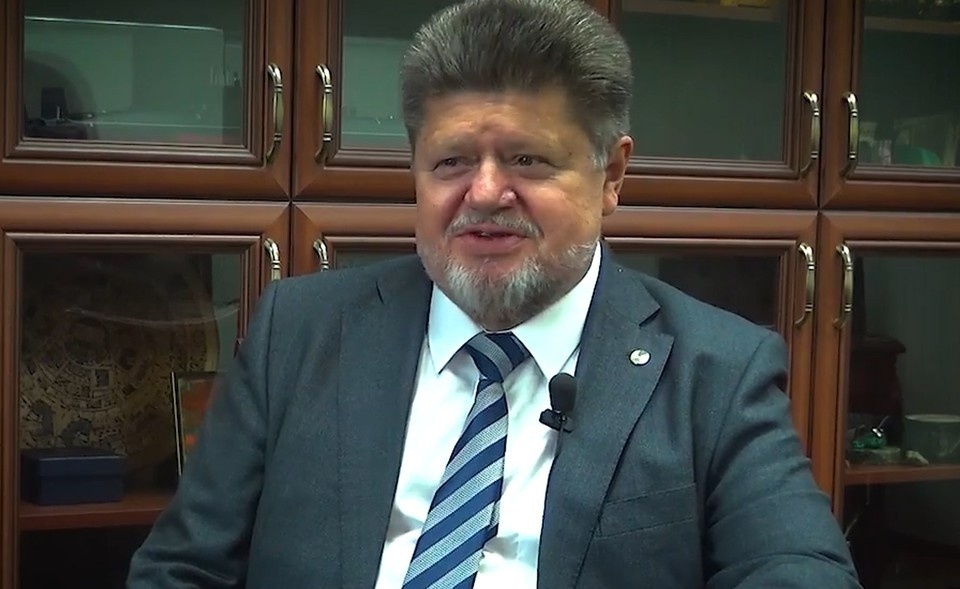    Суд арестовал имущество бывшего главного нарколога Минздрава Евгения Брюна Кадр видео