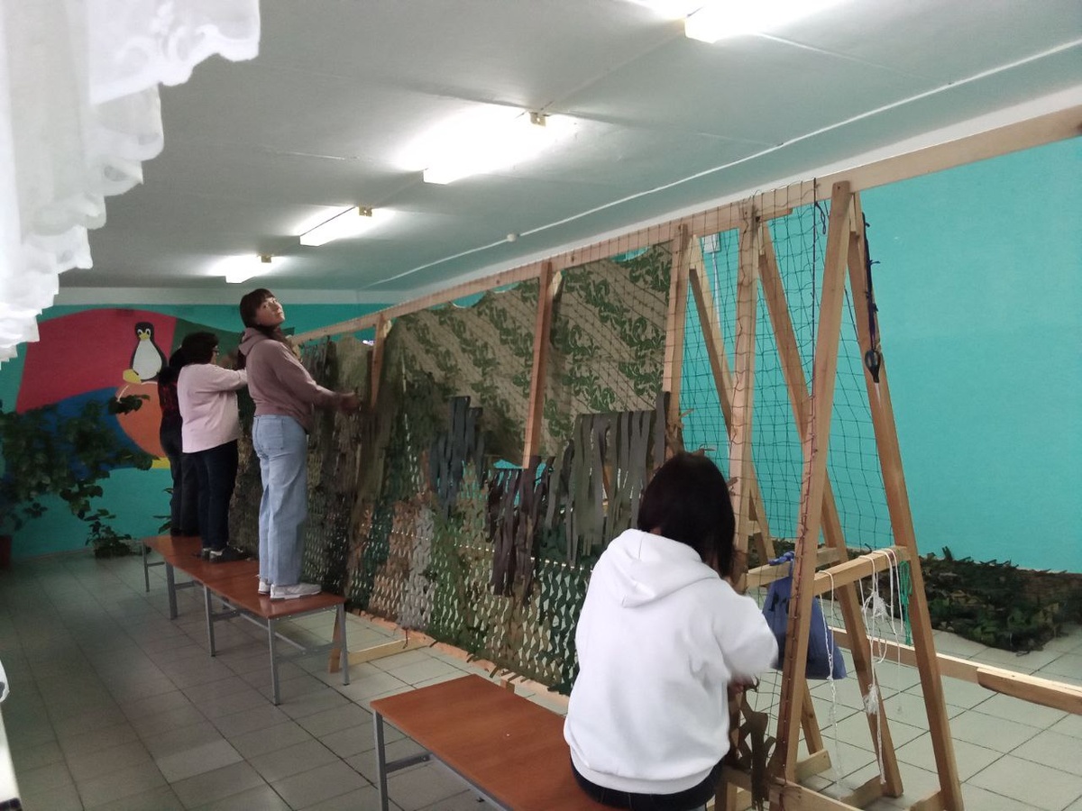 В С. АГИНСКОМ МОЖНО ПЛЕСТИ СЕТИ В ШКОЛЕ №1 ПО ВТОРНИКАМ И ЧЕТВЕРГАМ С 17-00 ЧАСОВ. /ФОТО АНДРЕЯ МЕНЧИНСКОГО